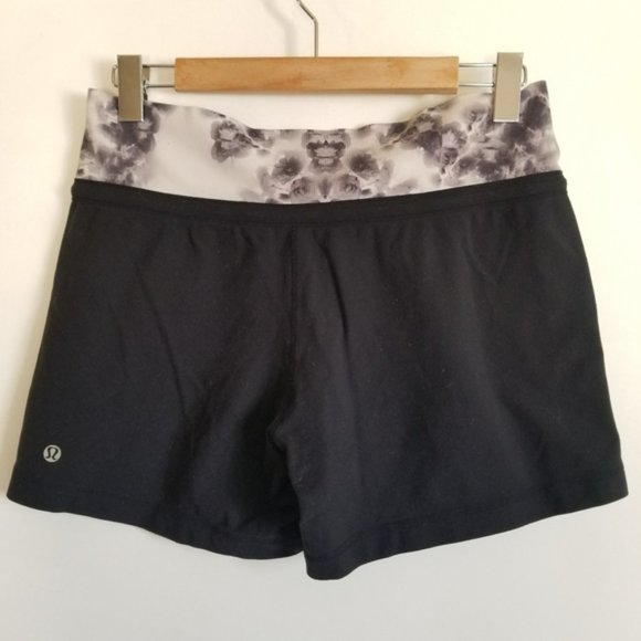Lululemon Black Gray Floral Knit Shorts Size 8 ? - Picture 3 of 3